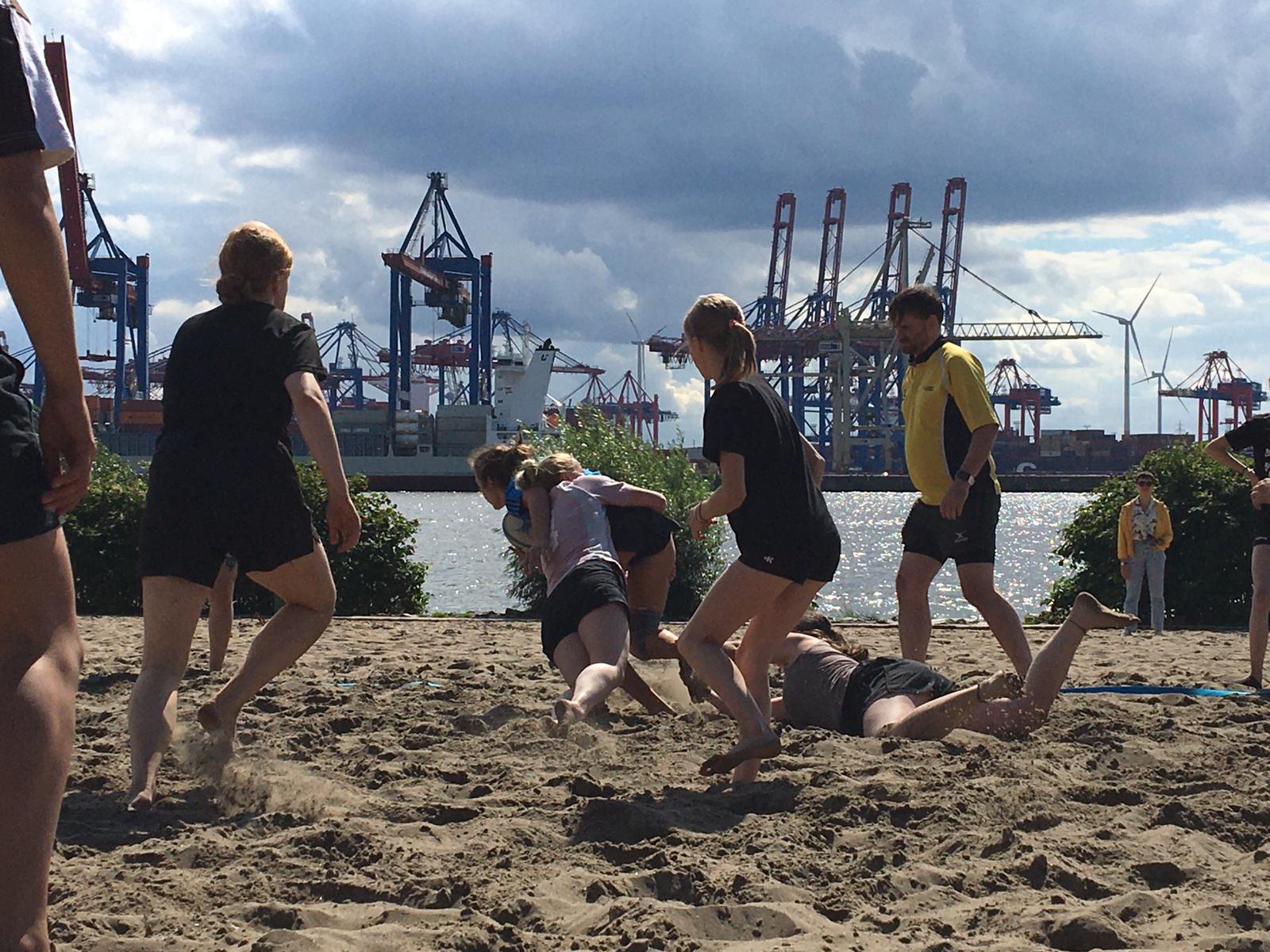 Read more about the article Beachrugby am Elbstrand
